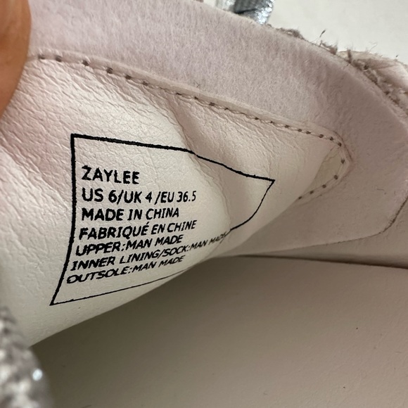 JF Zaylee White /Gray Sninny Lace Up Sneakers Woman’s 6 - Picture 11 of 12